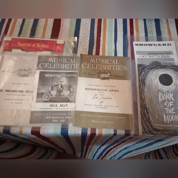 Over 50 RARE Vintage playbills from Broadway and off Broadway from 1950's on. - Picture 1 of 4